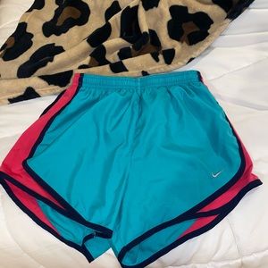 women nike wind shorts